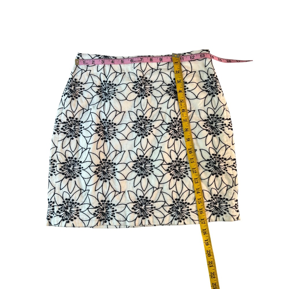 J.Crew White Black Floral Embroidered Mini Skirt Size 0 Cotton Back Zip - Picture 3 of 10